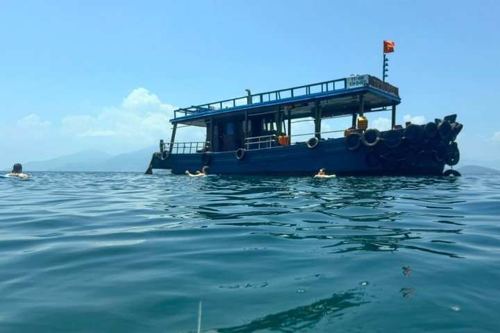 Tour de día completo de buceo con tobogán acuático
