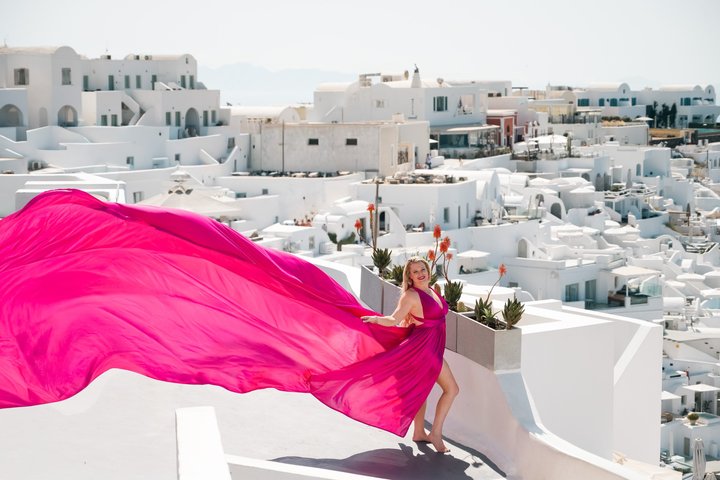 Santorini Flying Dress Experience mit Hotel Abholung und Rückgabe