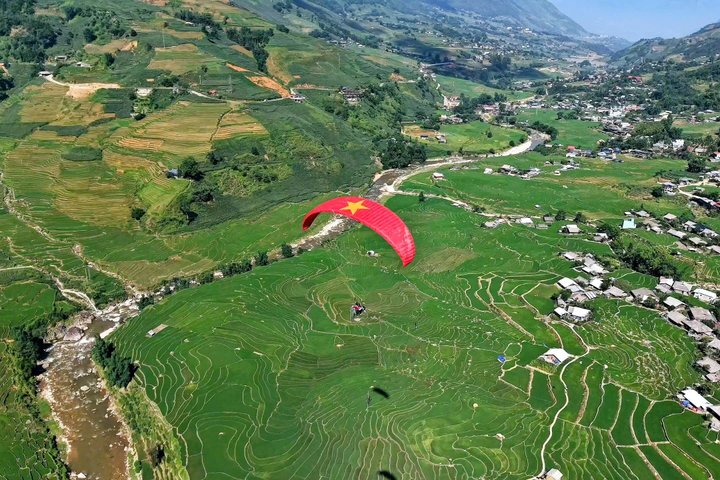 90 - Tour giornaliero di Sapa in parapendio – trasferimento in hotel incluso