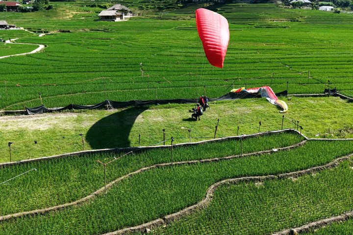 90 - Tour giornaliero di Sapa in parapendio – trasferimento in hotel incluso
