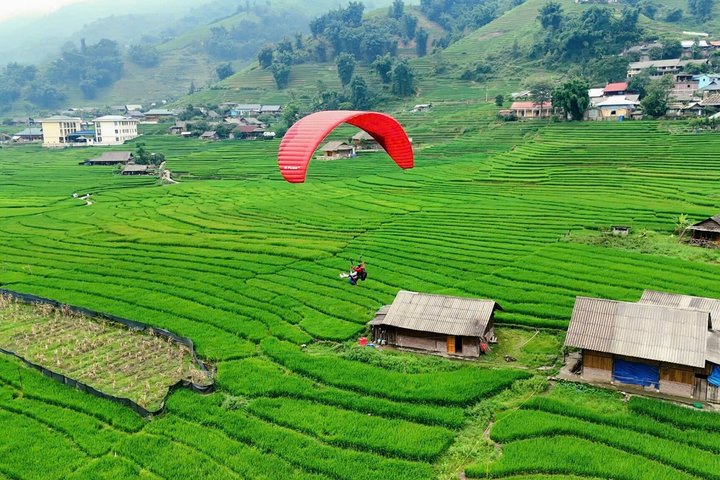 90 - Tour giornaliero di Sapa in parapendio – trasferimento in hotel incluso