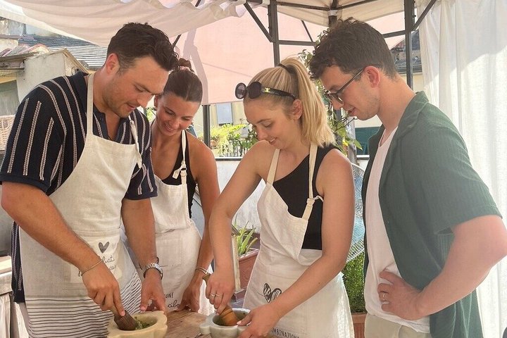 Classe de cozinha no teto em Genova: Pesto, pasta fresca e vinho
