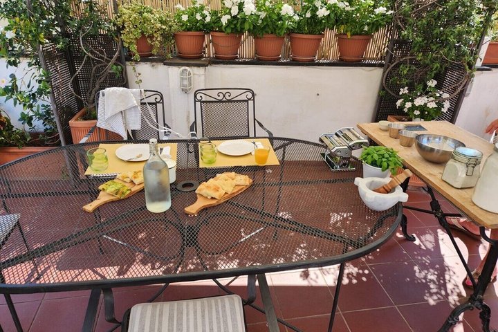 Classe de cozinha no teto em Genova: Pesto, pasta fresca e vinho