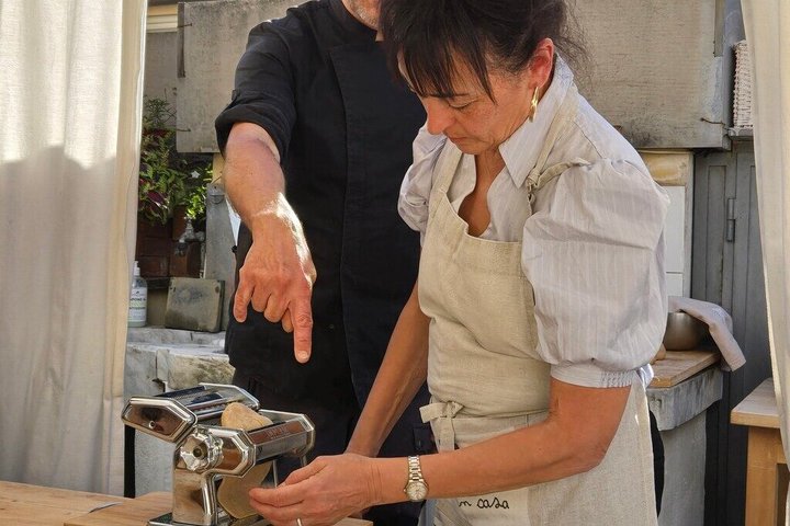 Classe de cozinha no teto em Genova: Pesto, pasta fresca e vinho