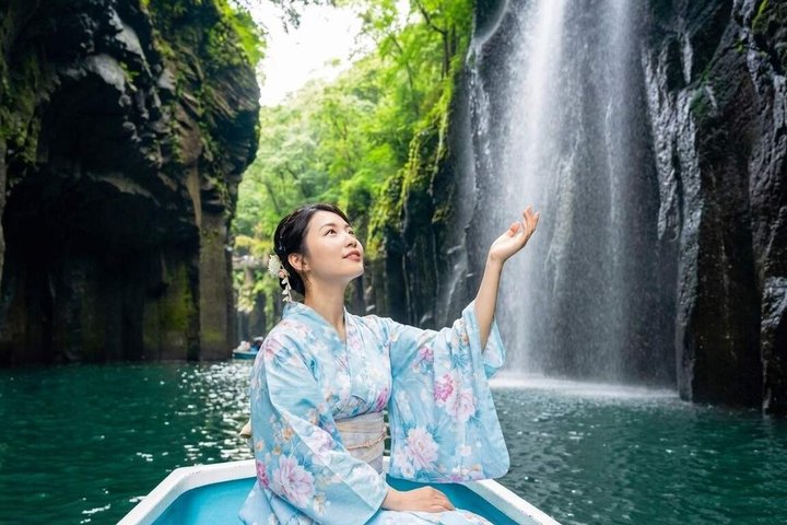 Takachiho Gorge, Takachiho Railway & Amano Iwato Shrine Day Tour