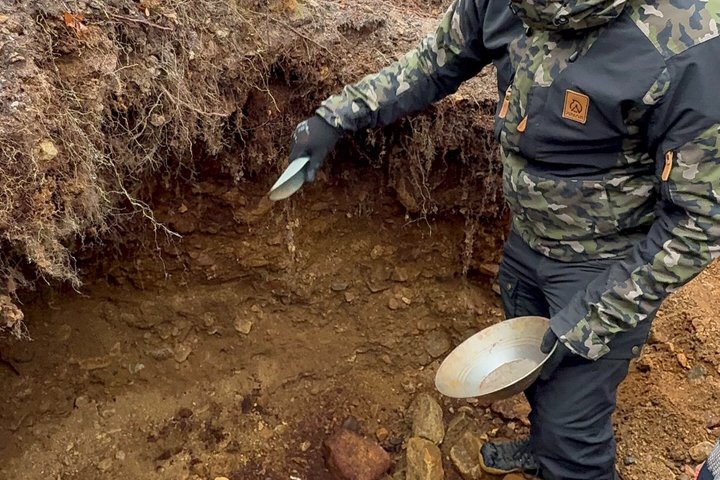 Experiencia de Panorama del Oro en Kuttura Claim Laponia