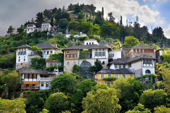 Ksamil eller Saranda: Gjirokaster gamleby, Blue Eye og Lekursi