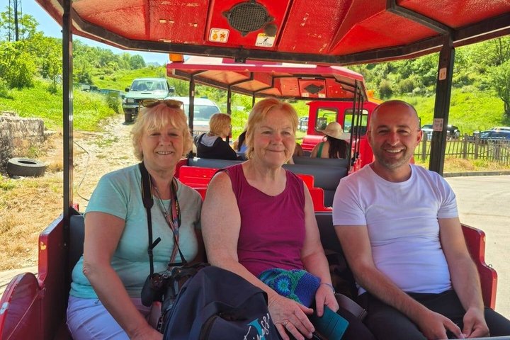 Ksamil eller Saranda: Gjirokaster gamleby, Blue Eye og Lekursi