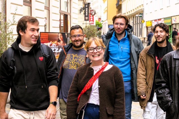 Bratislava: Stadstour met 14+ Proeverijen en Lokale Gids