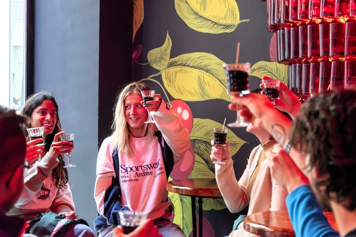 Bratislava: Stadstour met 14+ Proeverijen en Lokale Gids