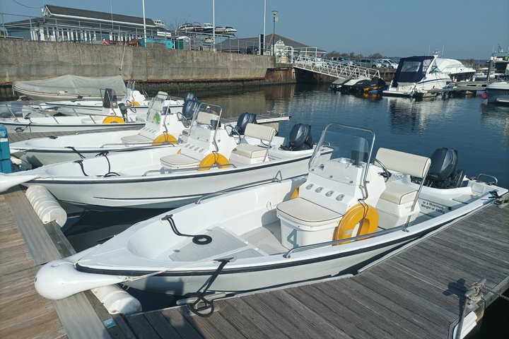 Location de bateaux en auto-conduite autour de Poole Harbour