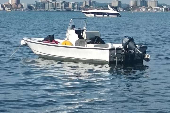 Location de bateaux en auto-conduite autour de Poole Harbour