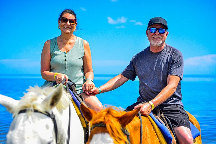 Experiencia en vehículos todo terreno, rafting en bambú y paseos a caballo en Ocho Ríos