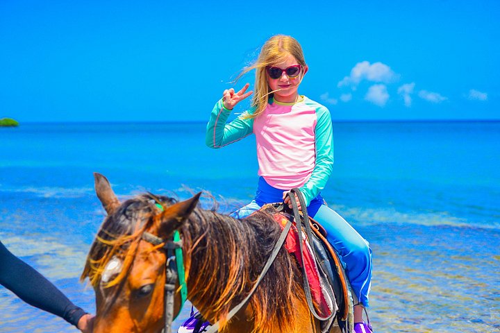 Experiencia en vehículos todo terreno, rafting en bambú y paseos a caballo en Ocho Ríos