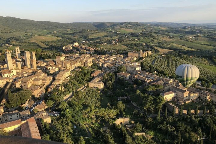 Paseo en globo aerostático en San Gimignano, Toscana