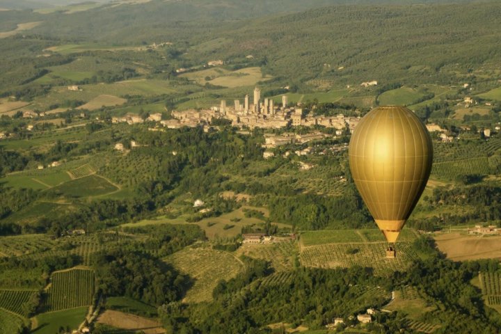 Paseo en globo aerostático en San Gimignano, Toscana