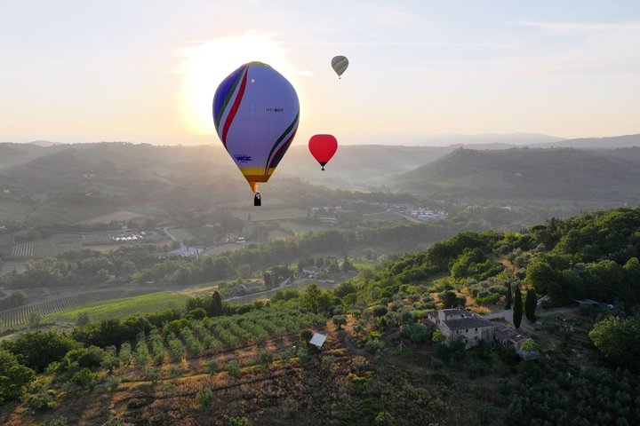Paseo en globo aerostático en San Gimignano, Toscana