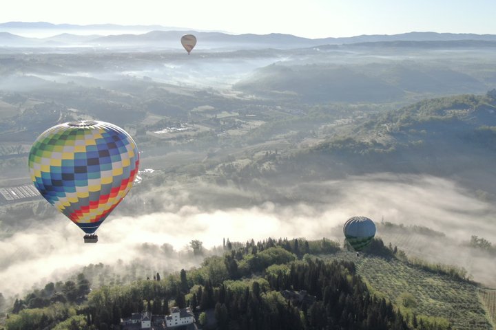Paseo en globo aerostático en San Gimignano, Toscana