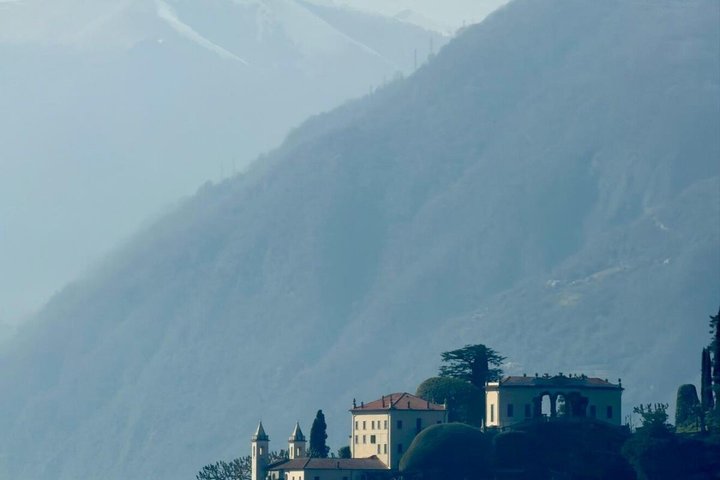 Delt 4-timers bådtur med afgang i Bellagio og Varenna
