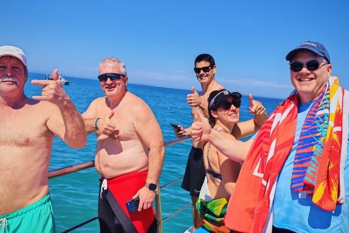 Haaienkooi Duiken met gratis lucht in kooi vanuit Gansbaai