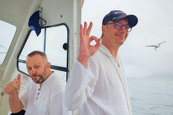 Haaienkooi Duiken met gratis lucht in kooi vanuit Gansbaai