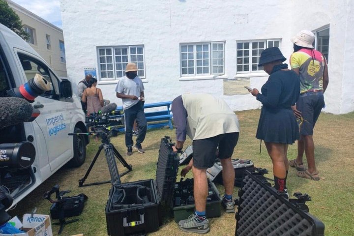 Haaienkooi Duiken met gratis lucht in kooi vanuit Gansbaai
