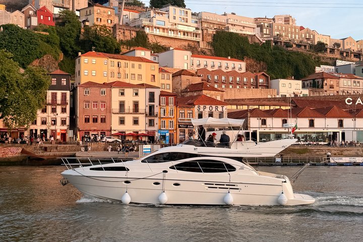 Oporto: Crucero de lujo en yate con vino, aperitivos y 7 puentes.