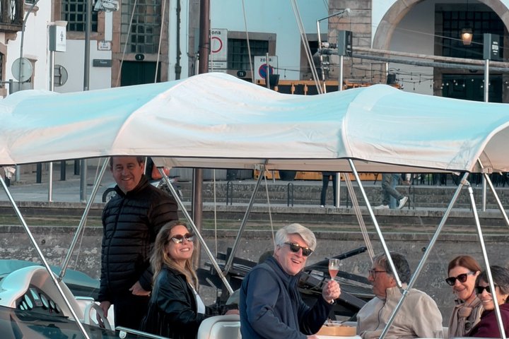 Oporto: Crucero de lujo en yate con vino, aperitivos y 7 puentes.