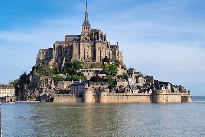 Een begeleide wandeltocht van 2 uur door het dorp Mont Saint Michel.