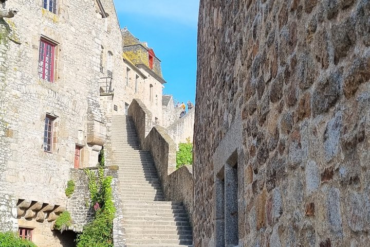 Een begeleide wandeltocht van 2 uur door het dorp Mont Saint Michel.