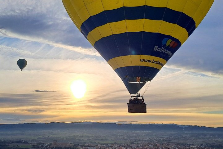 Balade en montgolfière au-dessus de la Catalogne avec Pick-up optionnel depuis Barcelone