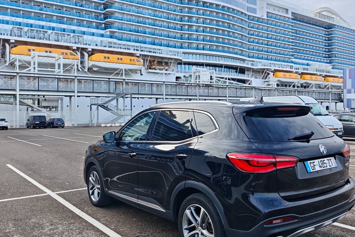 Privat transport med bil: Flyplass fra / til byen eller havnen i Marseille