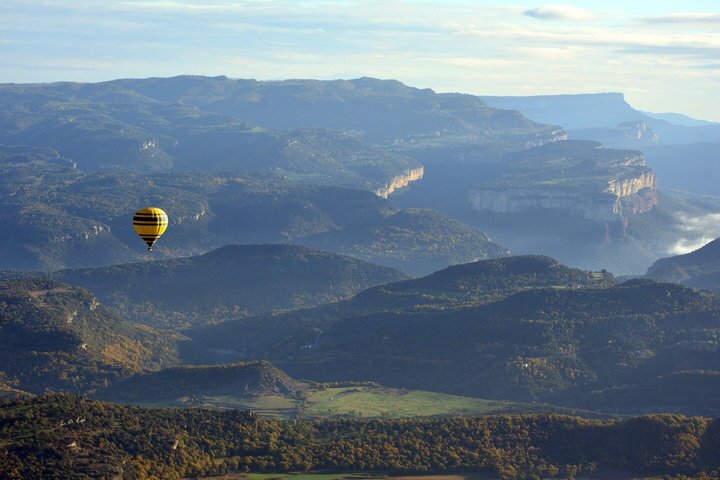 Balade en montgolfière au-dessus de la Catalogne avec Pick-up optionnel depuis Barcelone