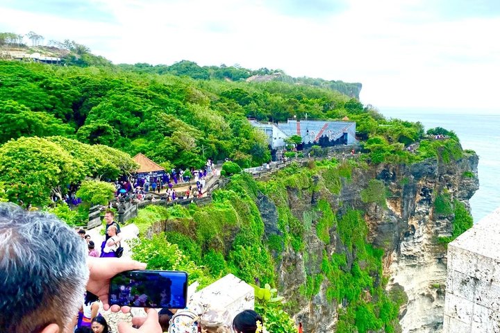 Tour serale privato del tempio di Uluwatu e della danza del fuoco di Kecak nella baia di Jimbaran