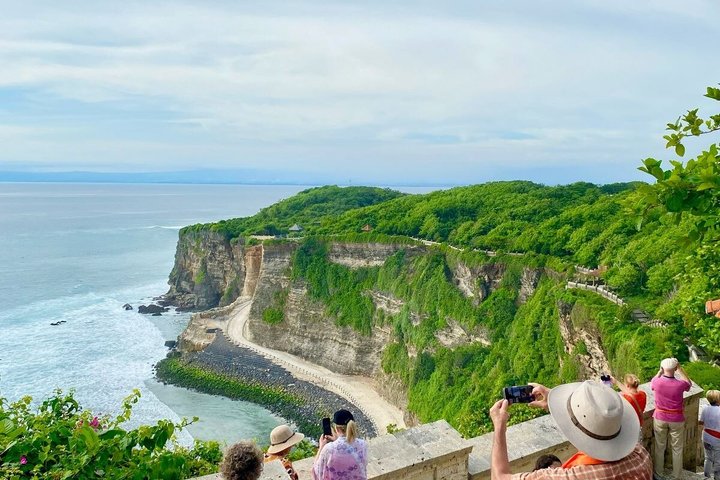 Tour serale privato del tempio di Uluwatu e della danza del fuoco di Kecak nella baia di Jimbaran
