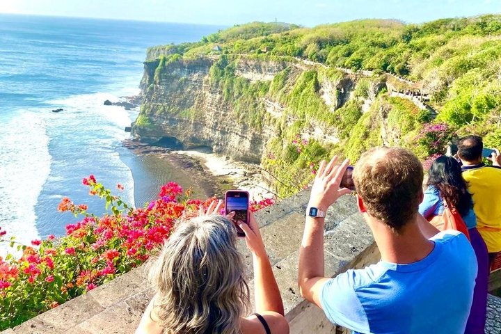 Tour serale privato del tempio di Uluwatu e della danza del fuoco di Kecak nella baia di Jimbaran