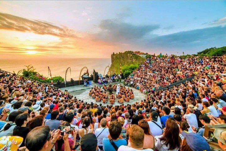 Tour serale privato del tempio di Uluwatu e della danza del fuoco di Kecak nella baia di Jimbaran