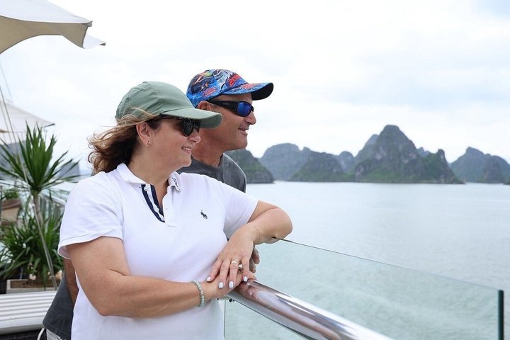 Hera Luxury Cruise - den mest luksuriøse dagstur i Halong Bay