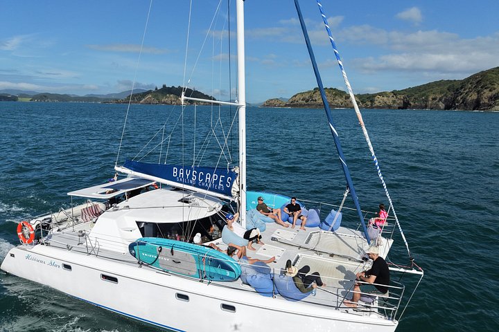 Day Sailing Cruise in Bay of Islands with Lunch & Island Stop