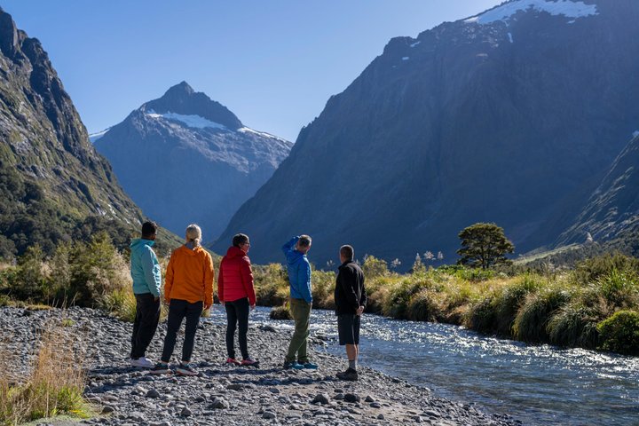 Tour di Milford Sound di un'intera giornata con crociera e passeggiate da Te Anau