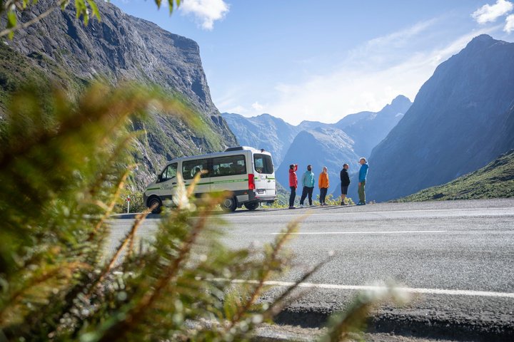Tour di Milford Sound di un'intera giornata con crociera e passeggiate da Te Anau