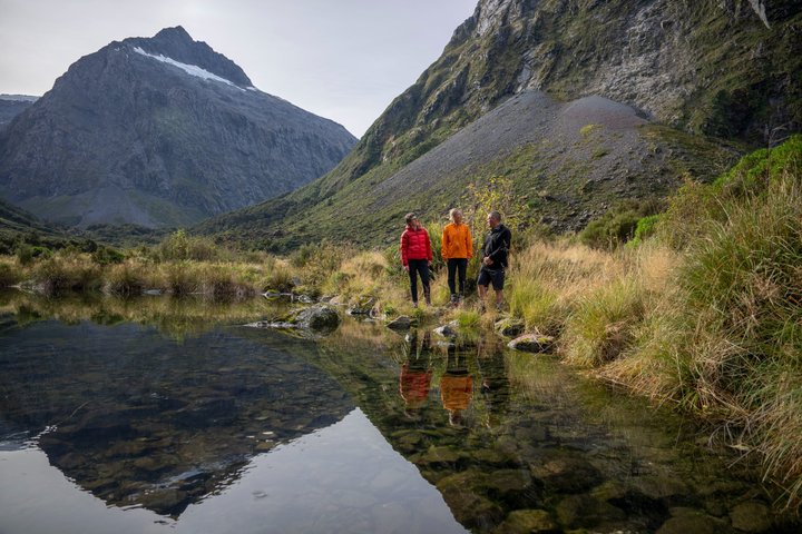 Tour di Milford Sound di un'intera giornata con crociera e passeggiate da Te Anau