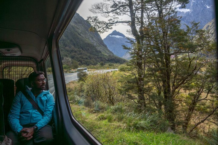 Tour di Milford Sound di un'intera giornata con crociera e passeggiate da Te Anau