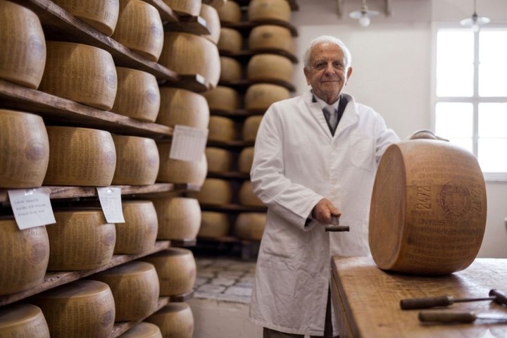 Dal latte alle ruote: tour e degustazione del parmigiano a Parma