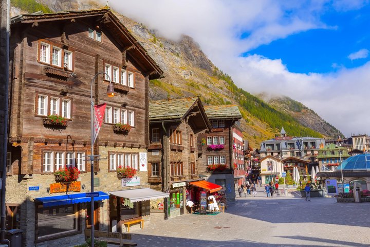 From Vienna to Hallstatt, Salzburg, Alps and Lakes Day Trip