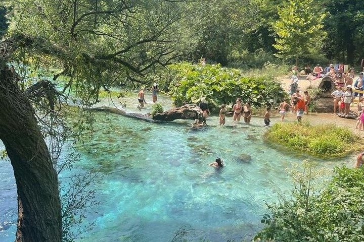 Från Sarande : Rundtur på slottet Butrint , Blue Eye och Lekursi