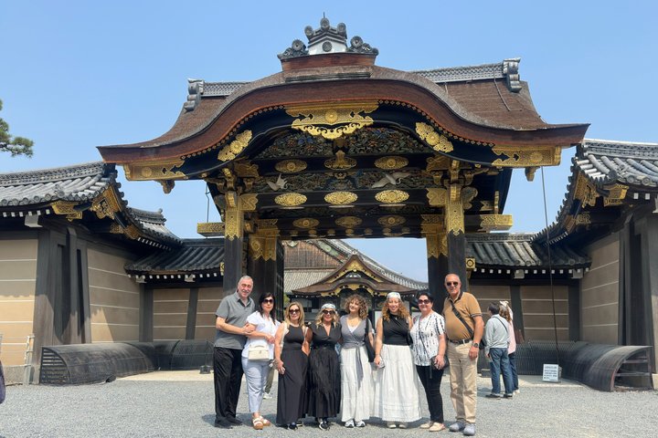 Tour privato delle attrazioni di Osaka con Guida e veicolo di lusso
