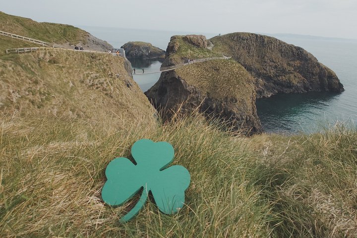 Essential Causeway Coast privat tur - från Belfast upp till 4 Pax