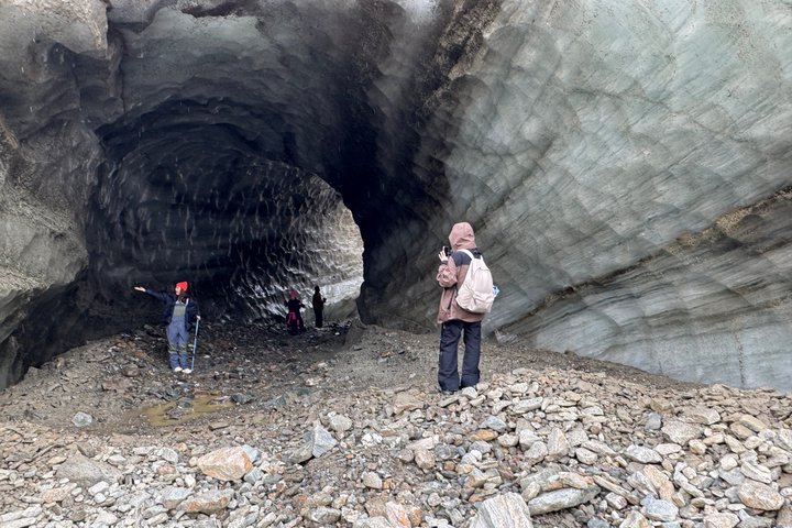 Avventura nella Grotta di Ghiaccio del Ghiacciaio Castner da Fairbanks
