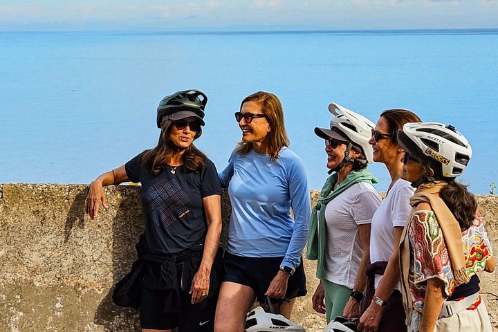 Experiência de bicicleta elétrica • Passeio por Portoferraio de bicicleta elétrica